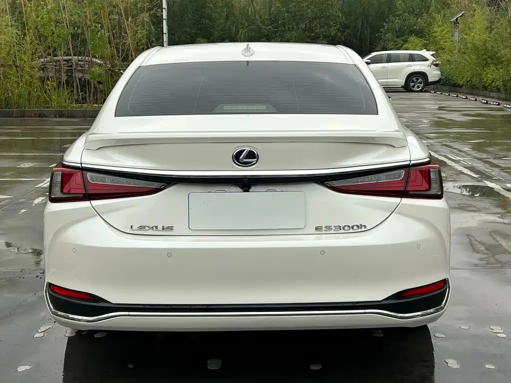 Lexus ES — фото 8