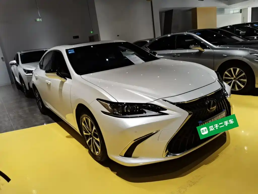 Lexus ES — фото 4