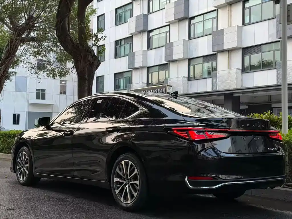 Lexus ES — фото 9