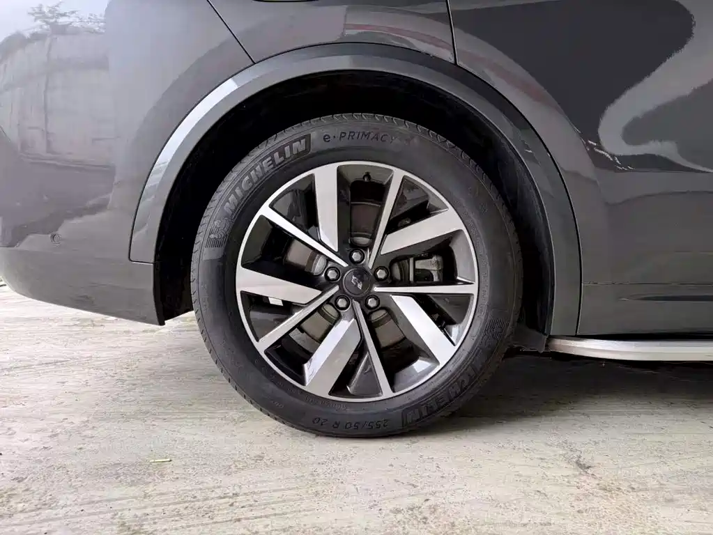 Li Auto Li L8 — фото 31