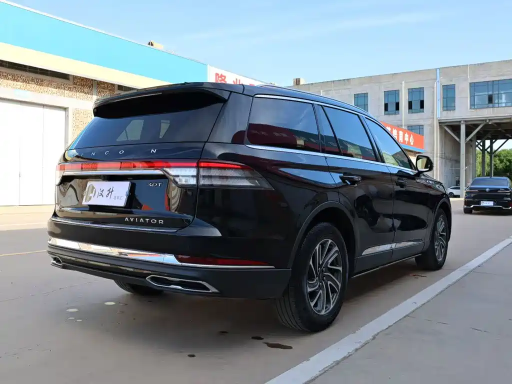 Lincoln Aviator — фото 11