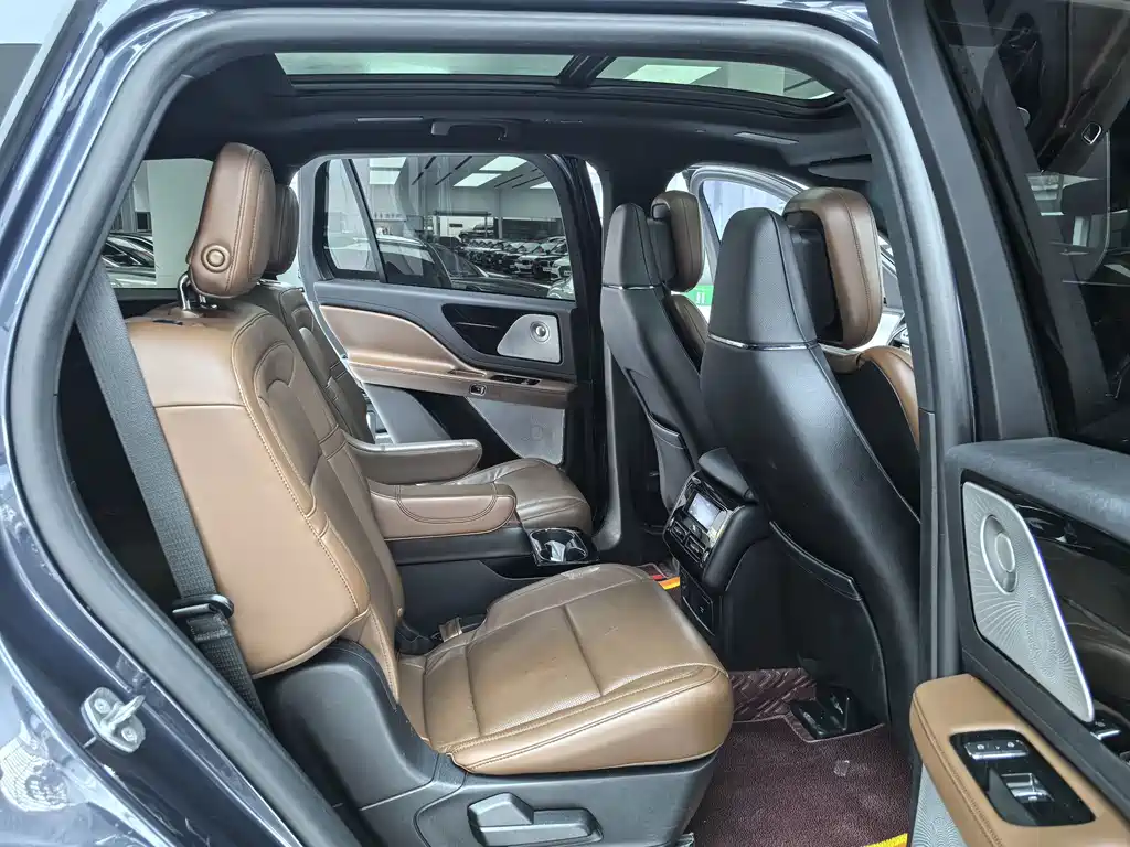 Lincoln Aviator — фото 13