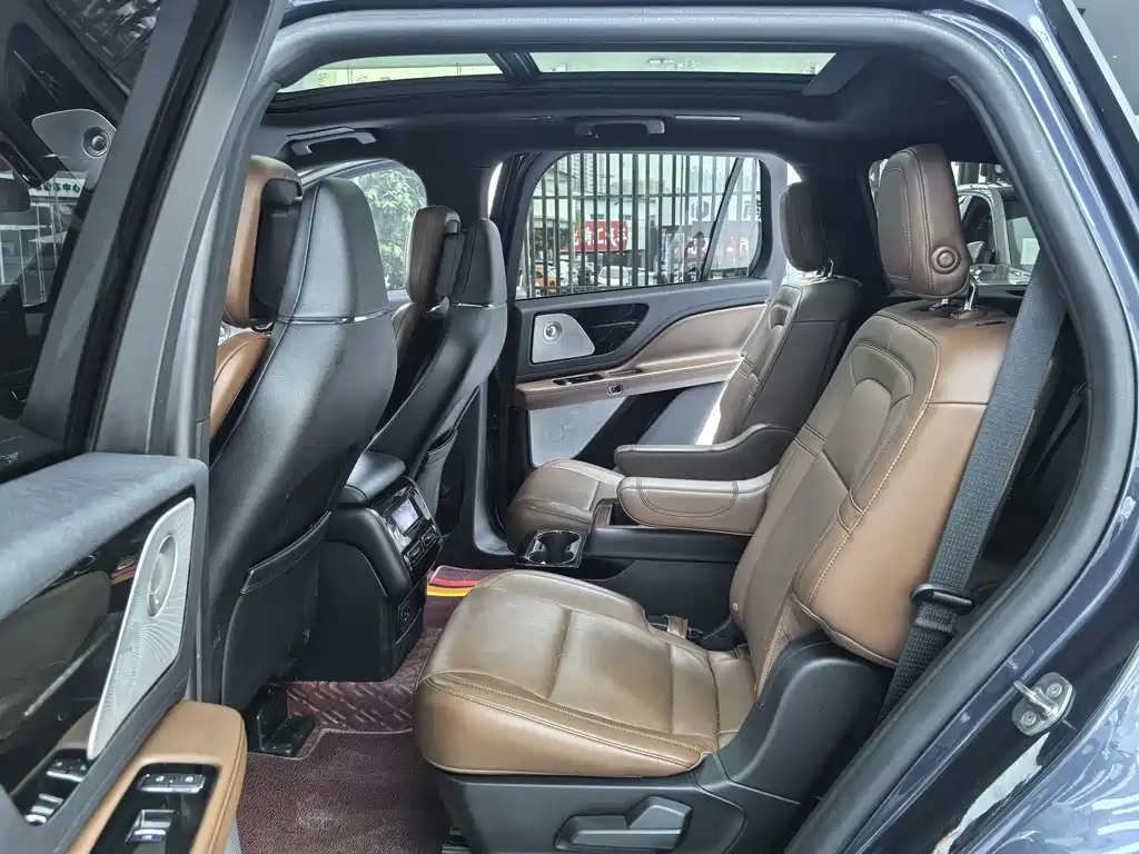 Lincoln Aviator — фото 10
