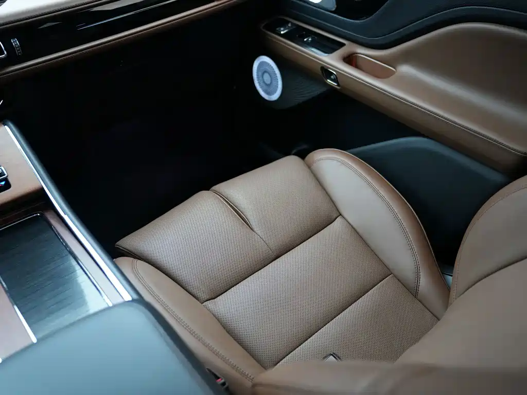 Lincoln Aviator — фото 11