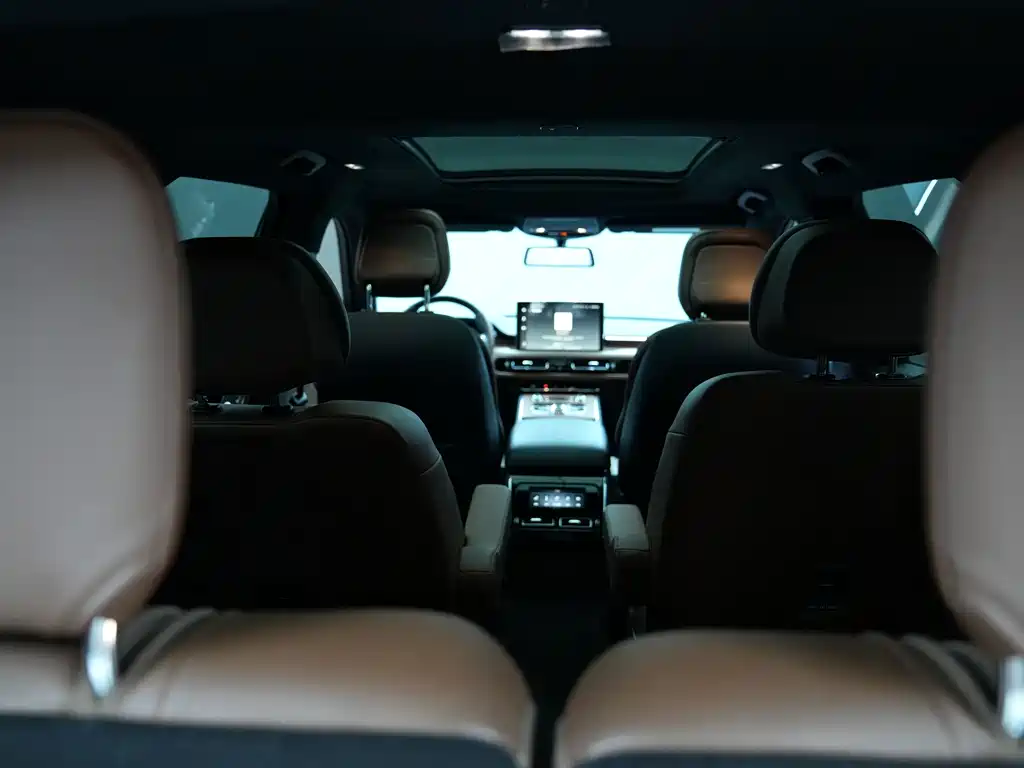 Lincoln Aviator — фото 18