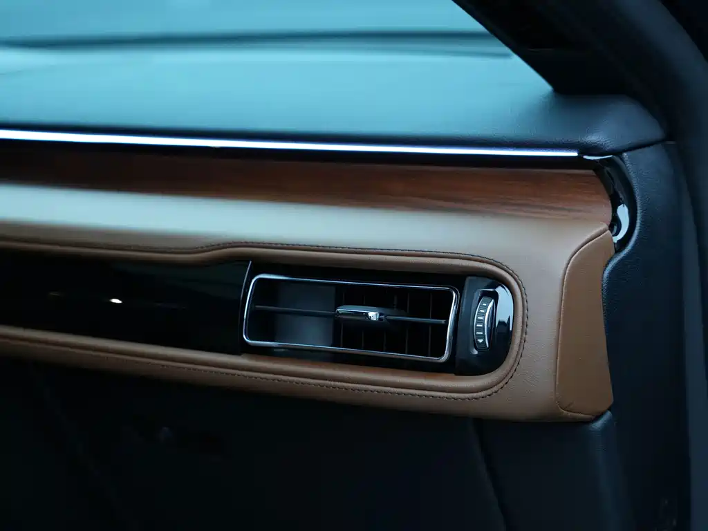 Lincoln Aviator — фото 23
