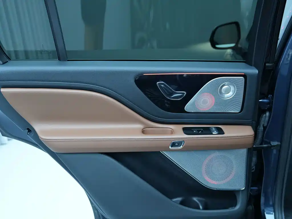 Lincoln Aviator — фото 10