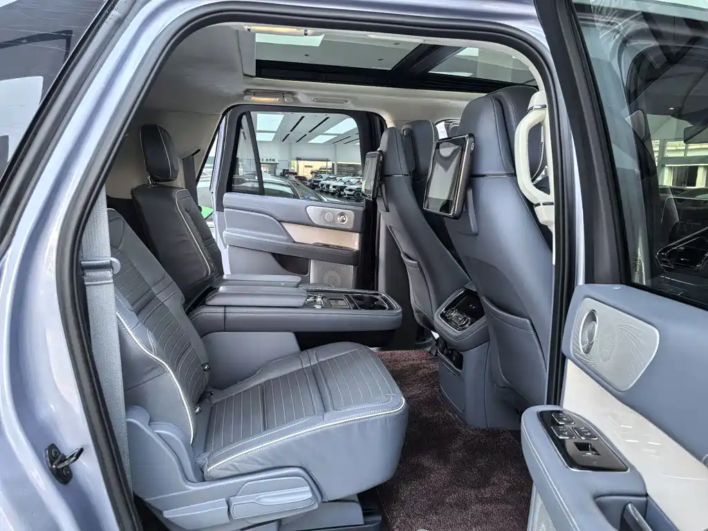 Lincoln Navigator — фото 11