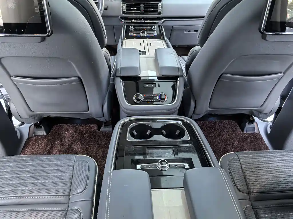 Lincoln Navigator — фото 14