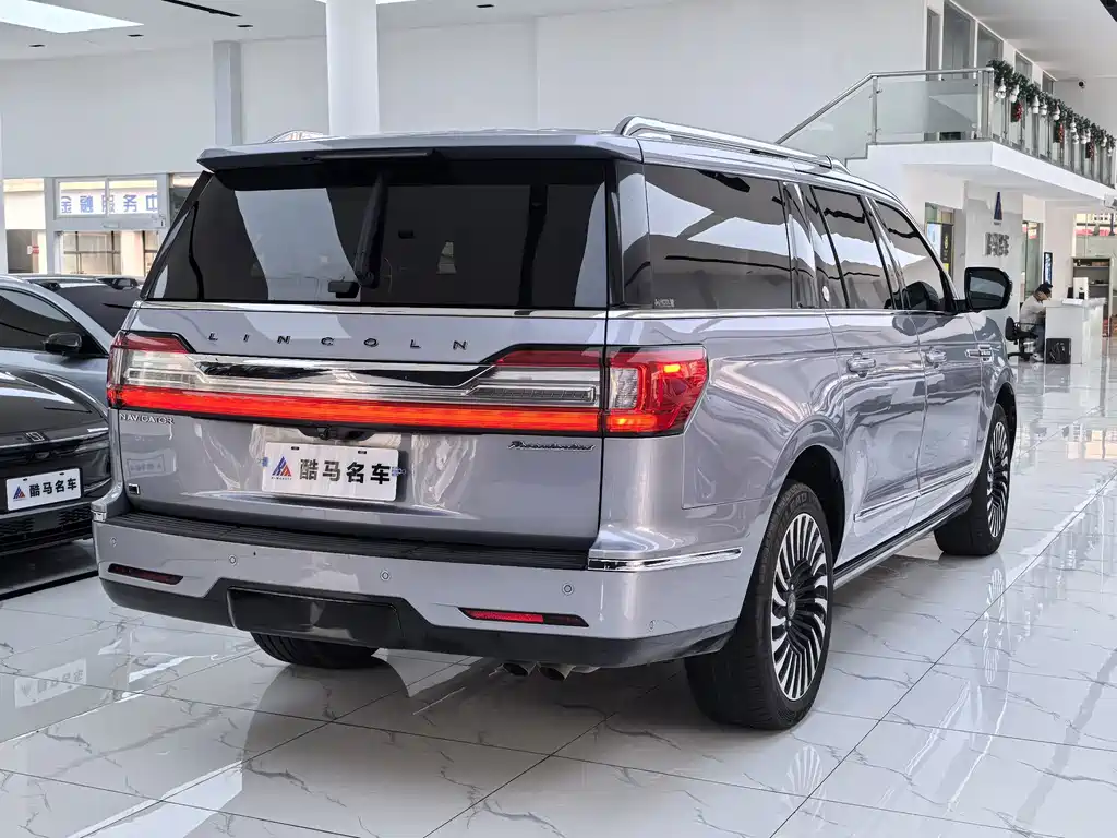 Lincoln Navigator — фото 18