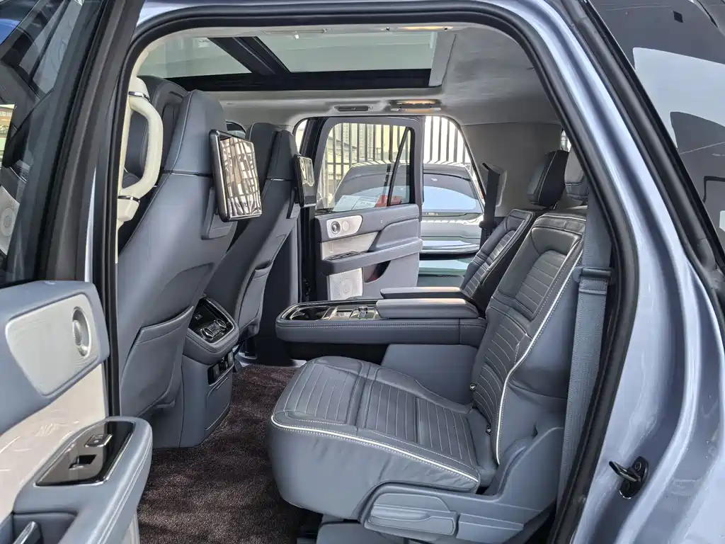 Lincoln Navigator — фото 10