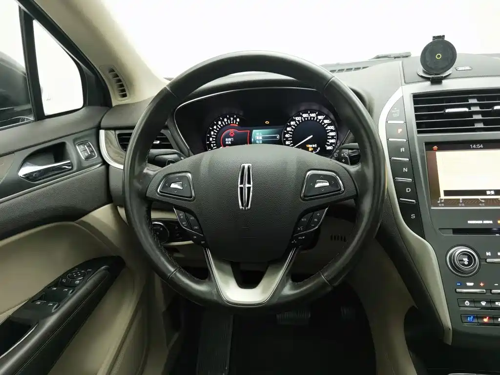 Lincoln MKC — фото 11