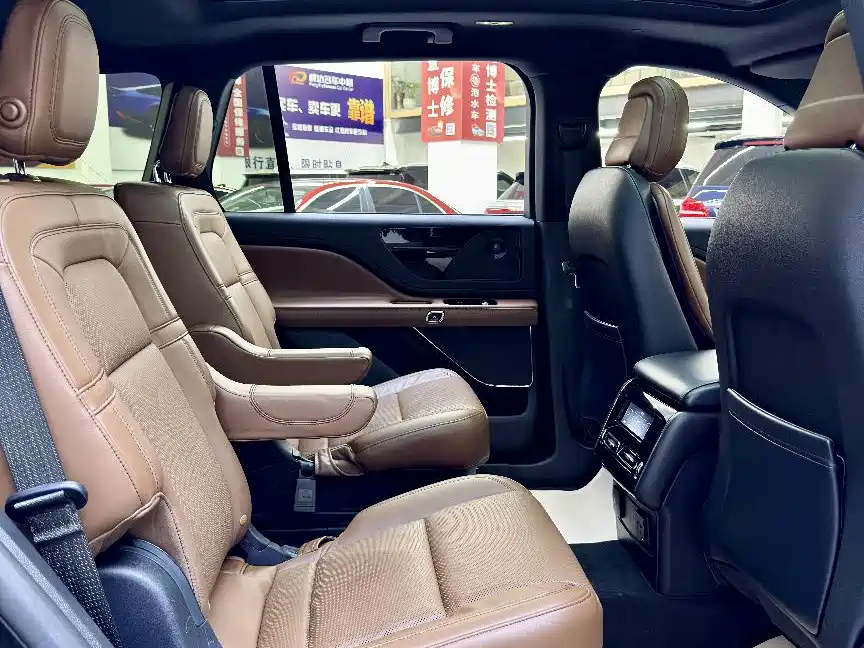 Lincoln Aviator — фото 9