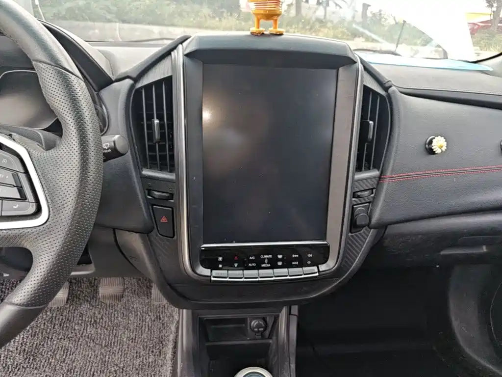Luxgen U5 SUV — фото 13