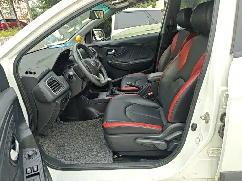 Luxgen U5 SUV — фото 15