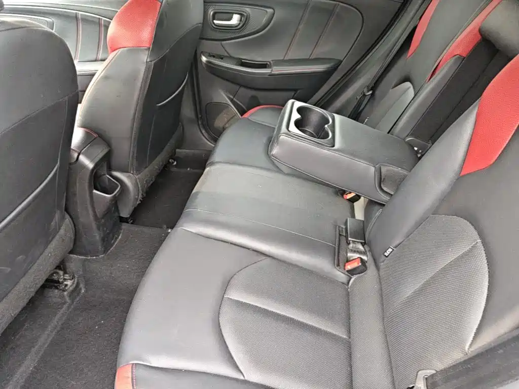 Luxgen U5 SUV — фото 17
