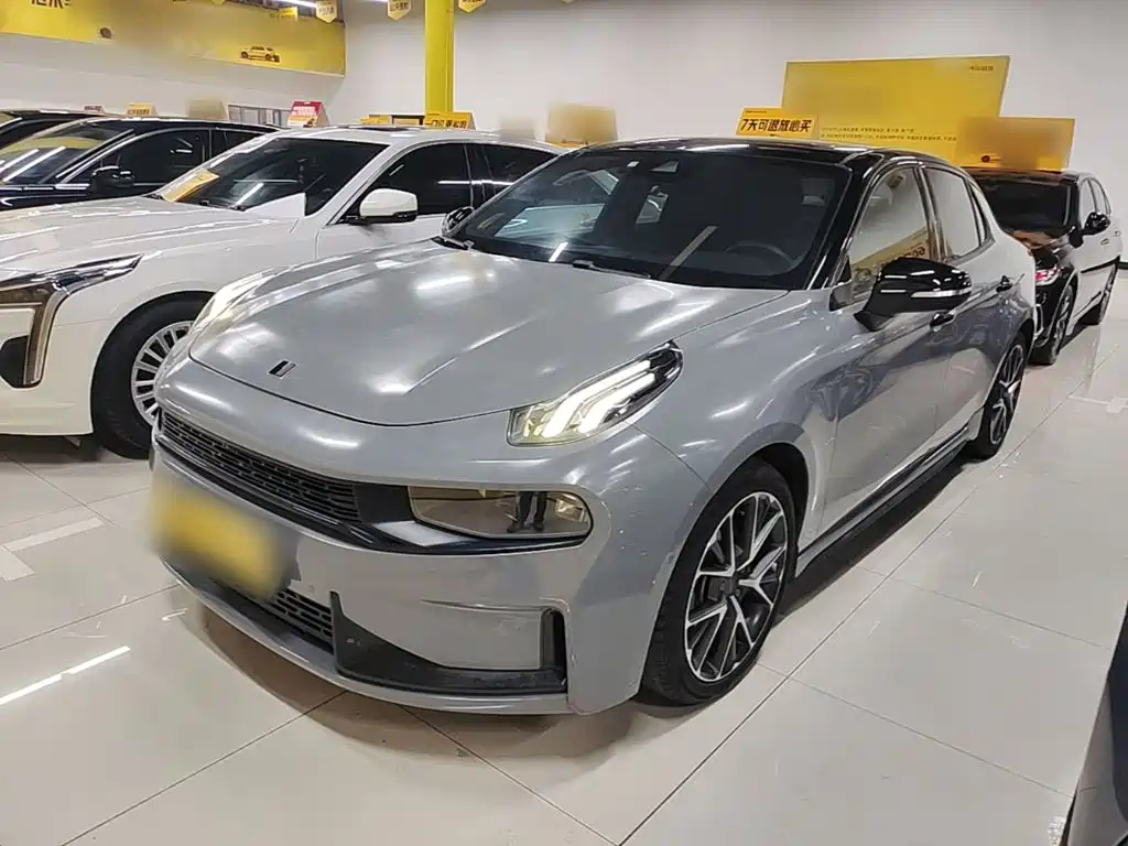 Lynk & Co 03