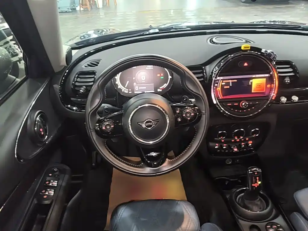 MINI Mini Clubman — фото 11