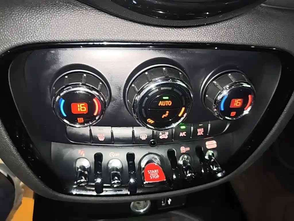 MINI Mini Clubman — фото 13