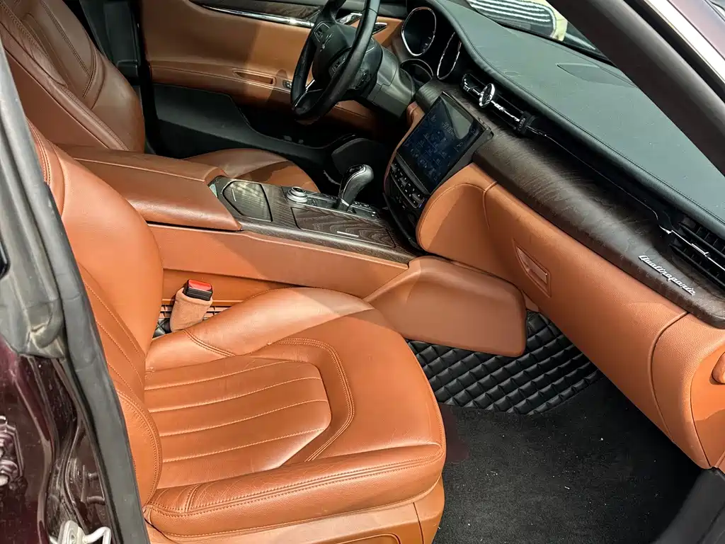 Maserati Quattroporte — фото 10
