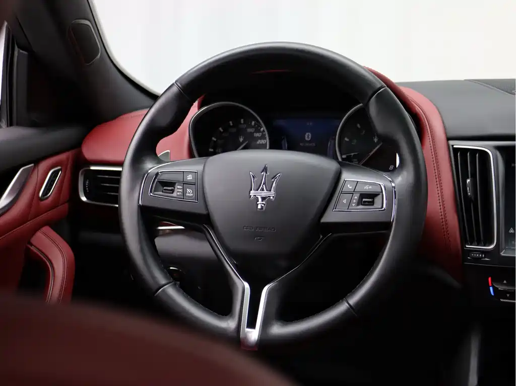 Maserati Levante — фото 14