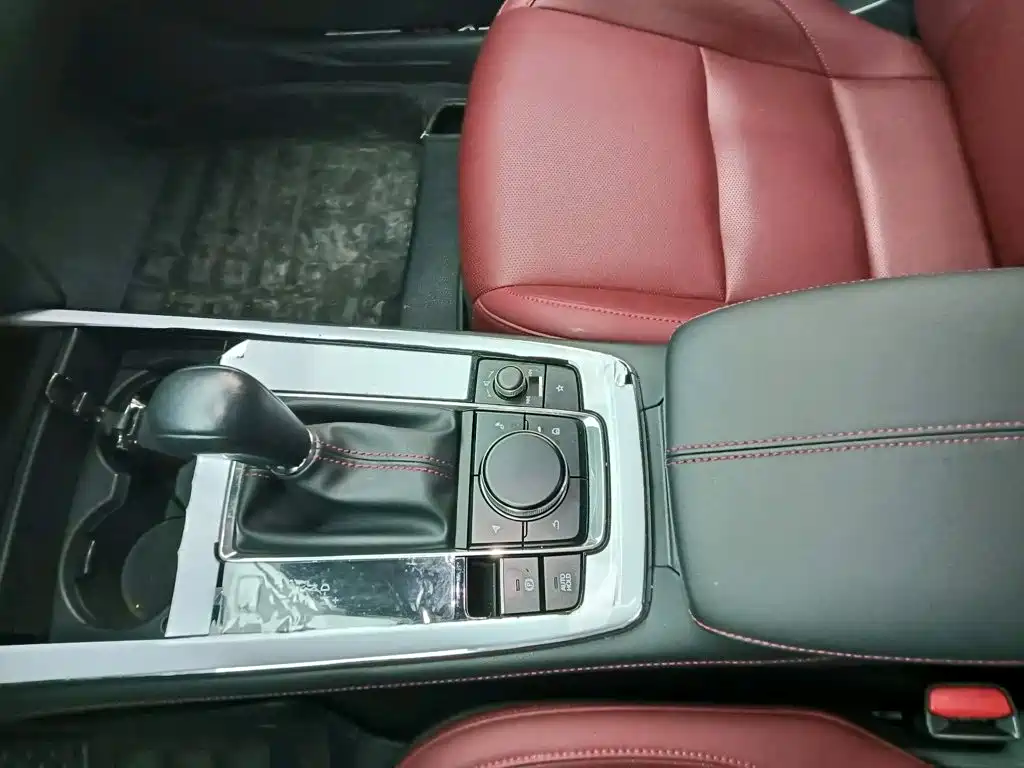Mazda CX-30 — фото 10