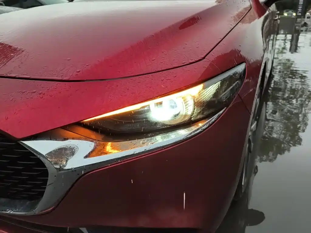 Mazda 3 Axela — фото 24