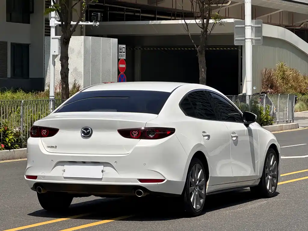 Mazda 3 Axela — фото 19