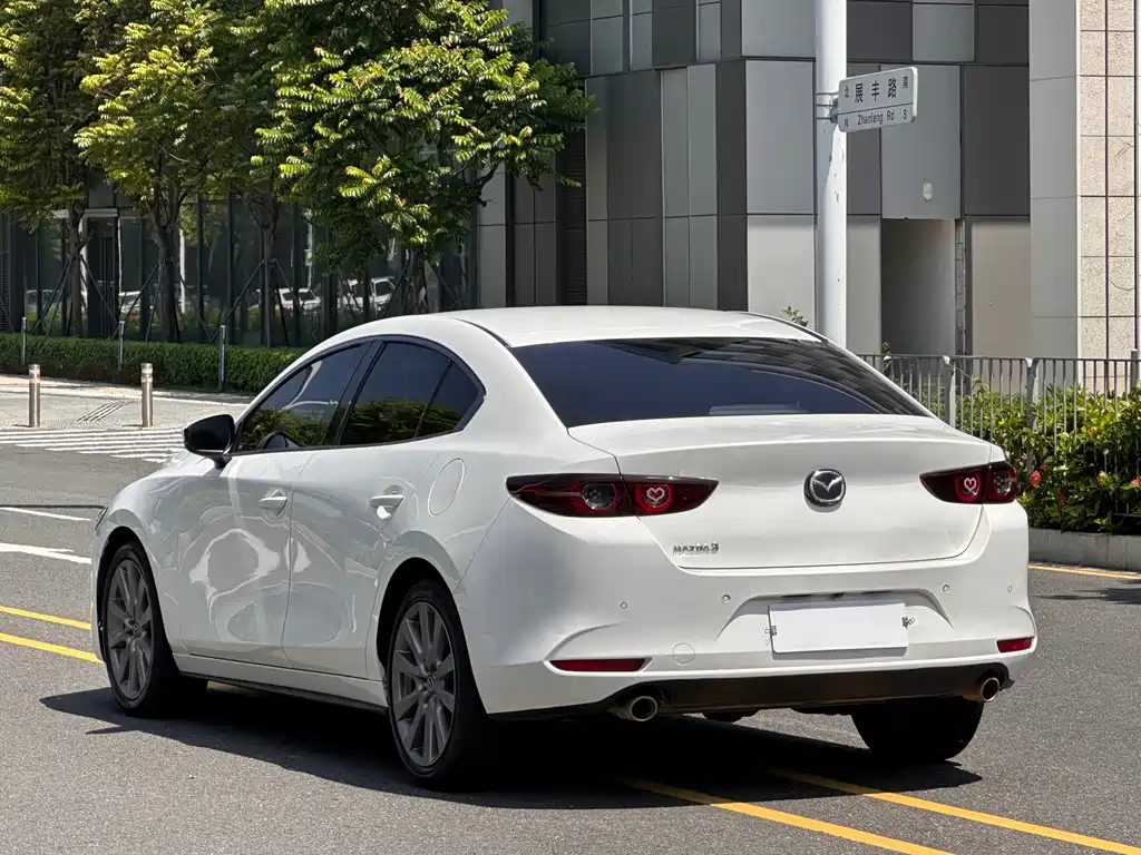 Mazda 3 Axela — фото 21