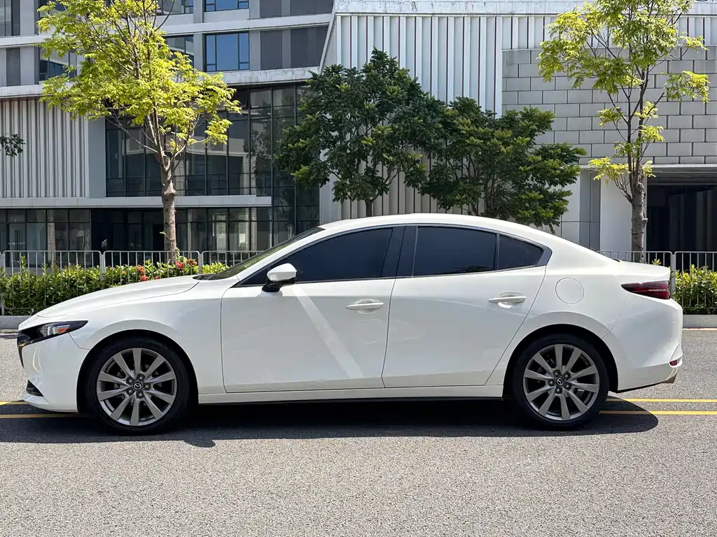 Mazda 3 Axela — фото 4