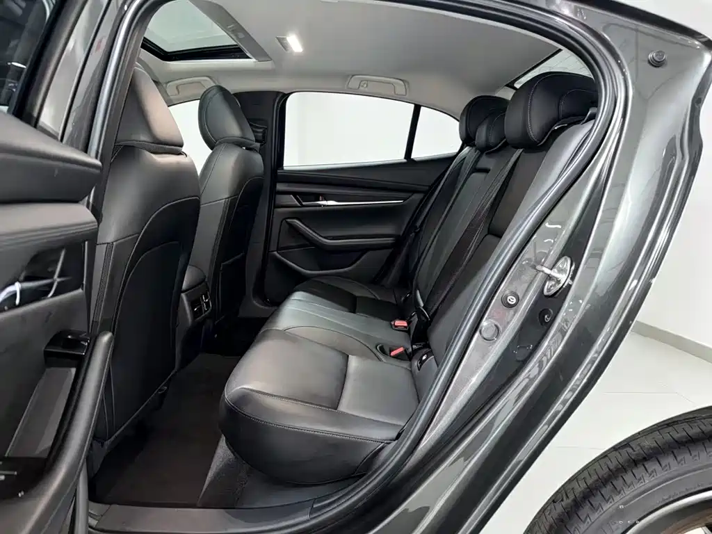 Mazda 3 Axela — фото 11