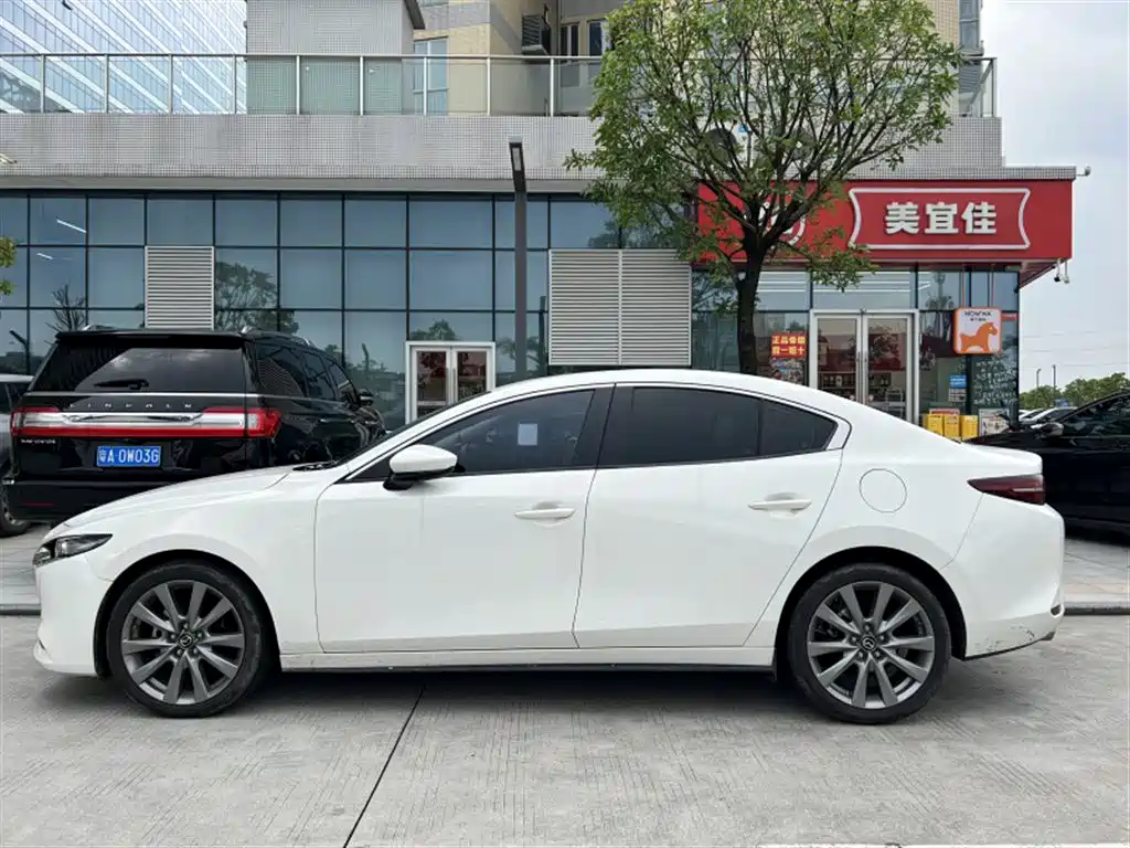 Mazda 3 Axela — фото 3