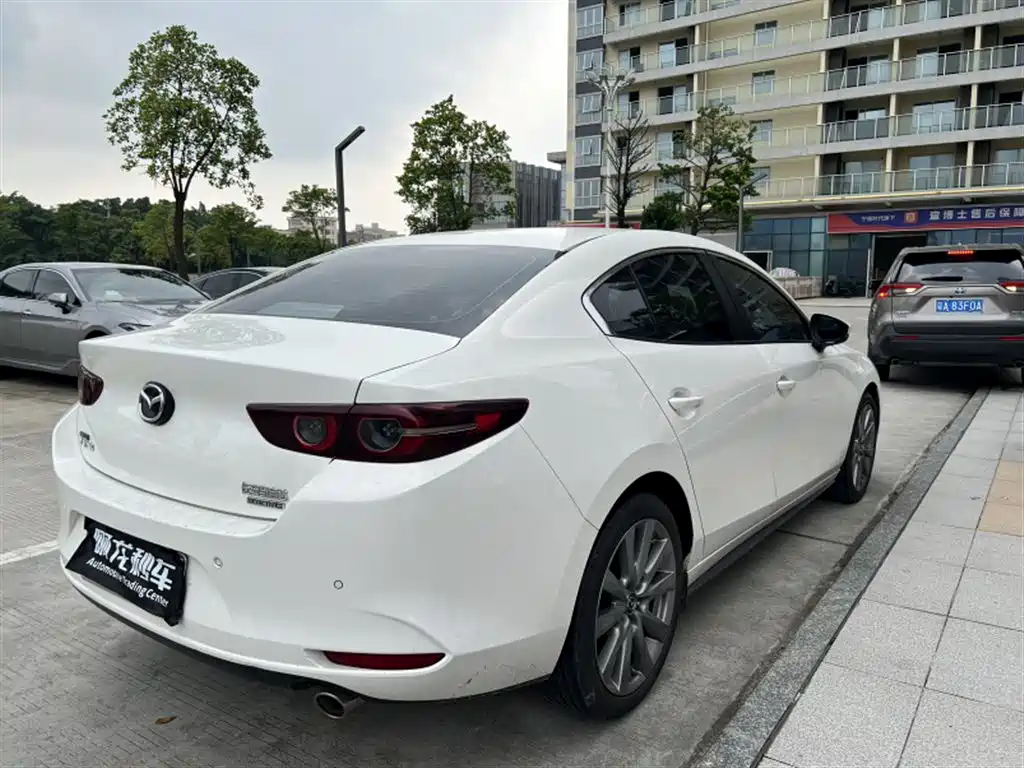 Mazda 3 Axela — фото 9