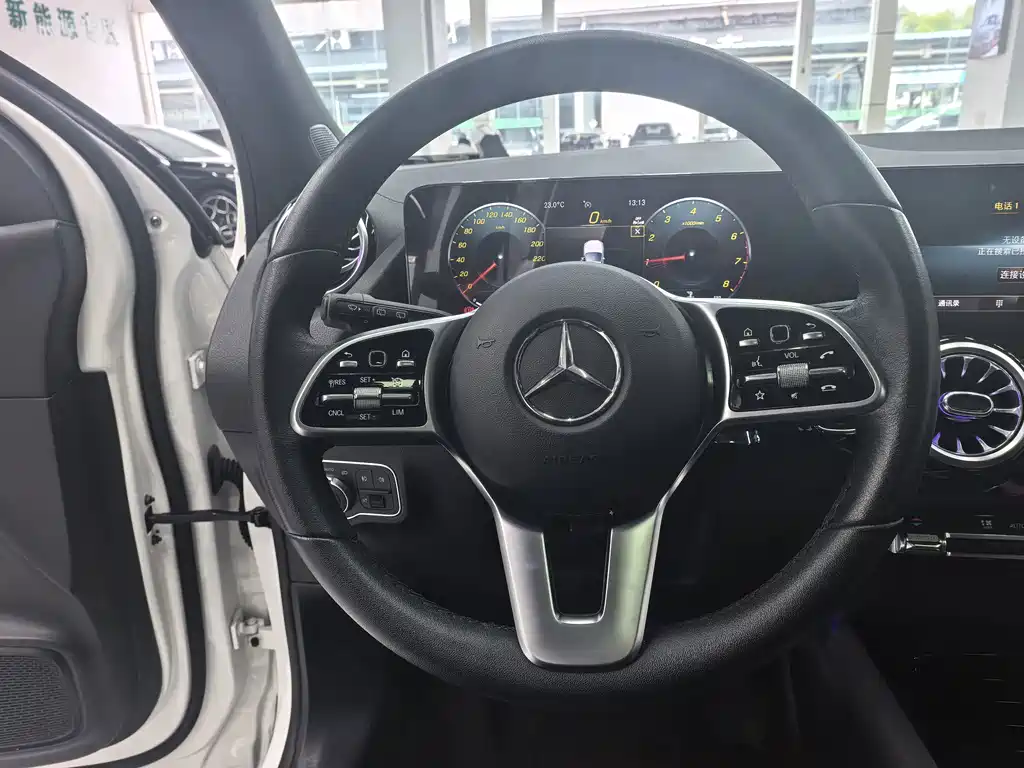 Mercedes-Benz GLA — фото 8
