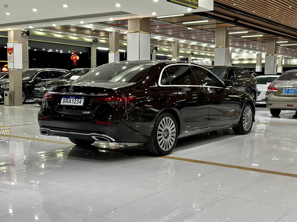 Mercedes-Benz E-Class — фото 4