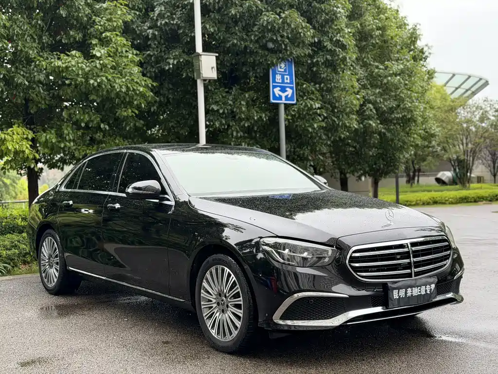 Mercedes-Benz E-Class — фото 3