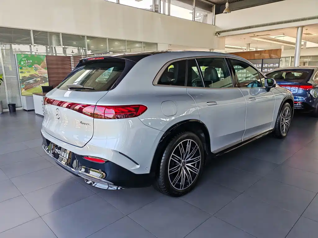 Mercedes-Benz EQS SUV — фото 4