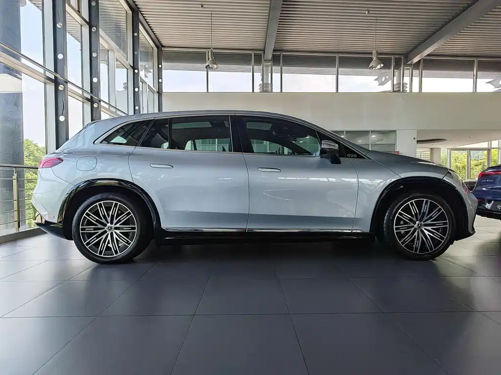 Mercedes-Benz EQS SUV — фото 5