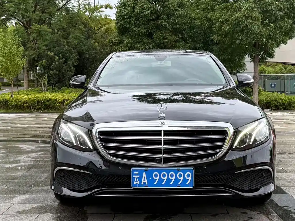 Mercedes-Benz E-Class — фото 2