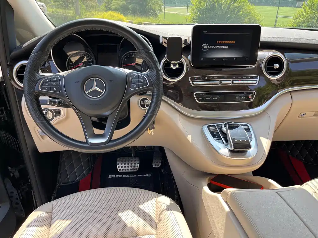 Mercedes-Benz V-Class — фото 10