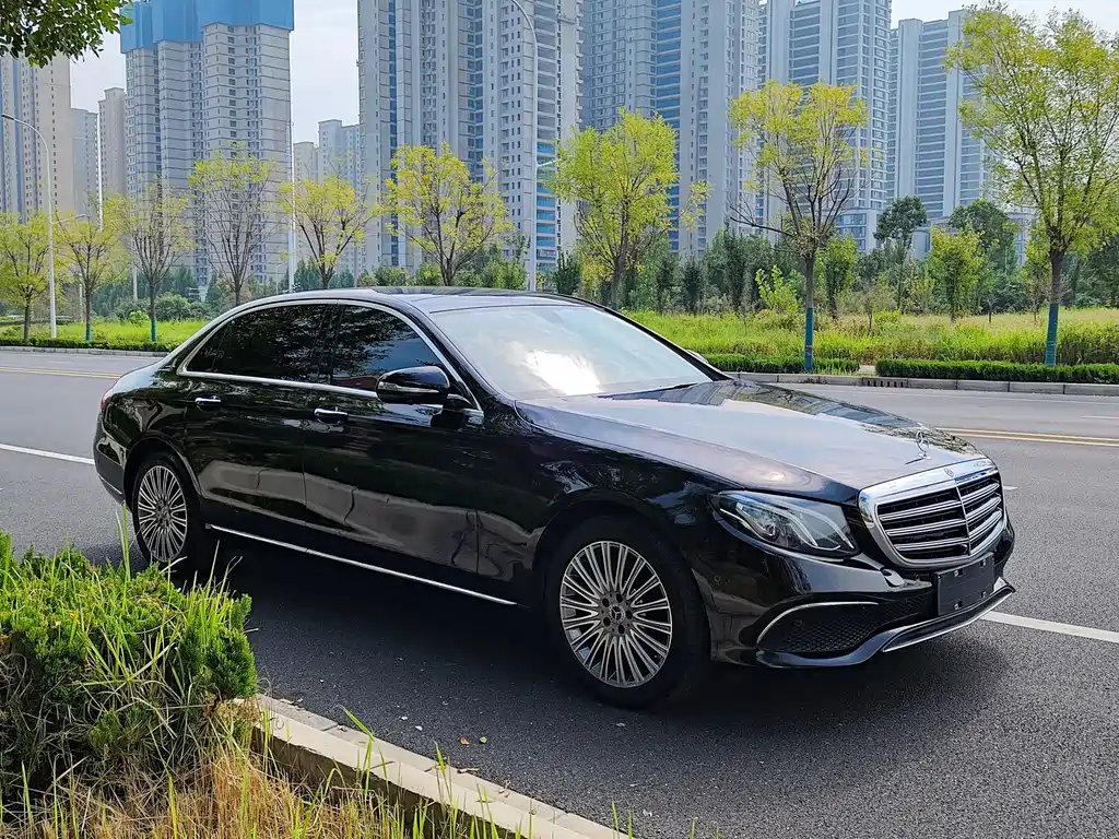 Mercedes-Benz E-Class — фото 18
