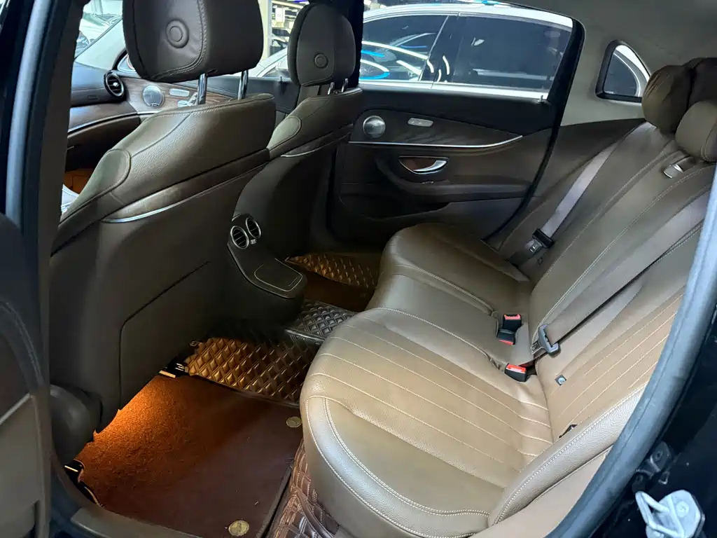 Mercedes-Benz E-Class — фото 10