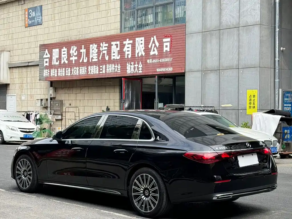 Mercedes-Benz E-Class — фото 10