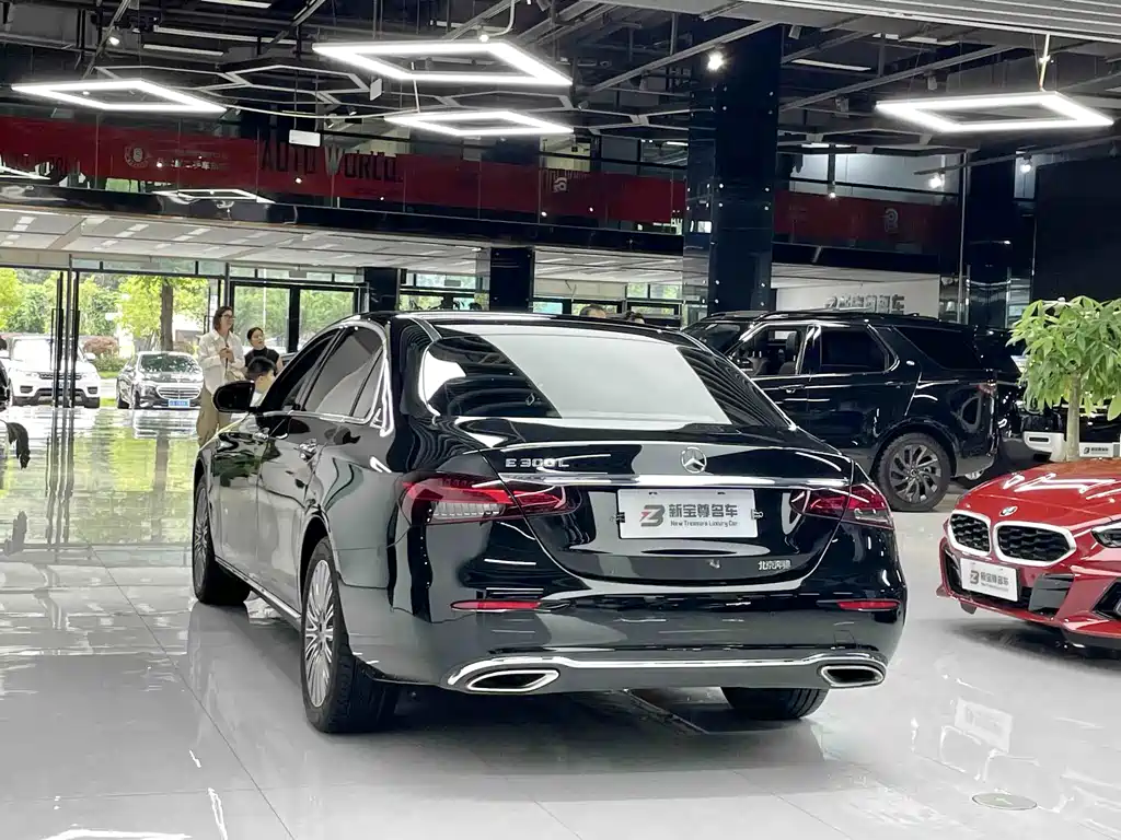 Mercedes-Benz E-Class — фото 11