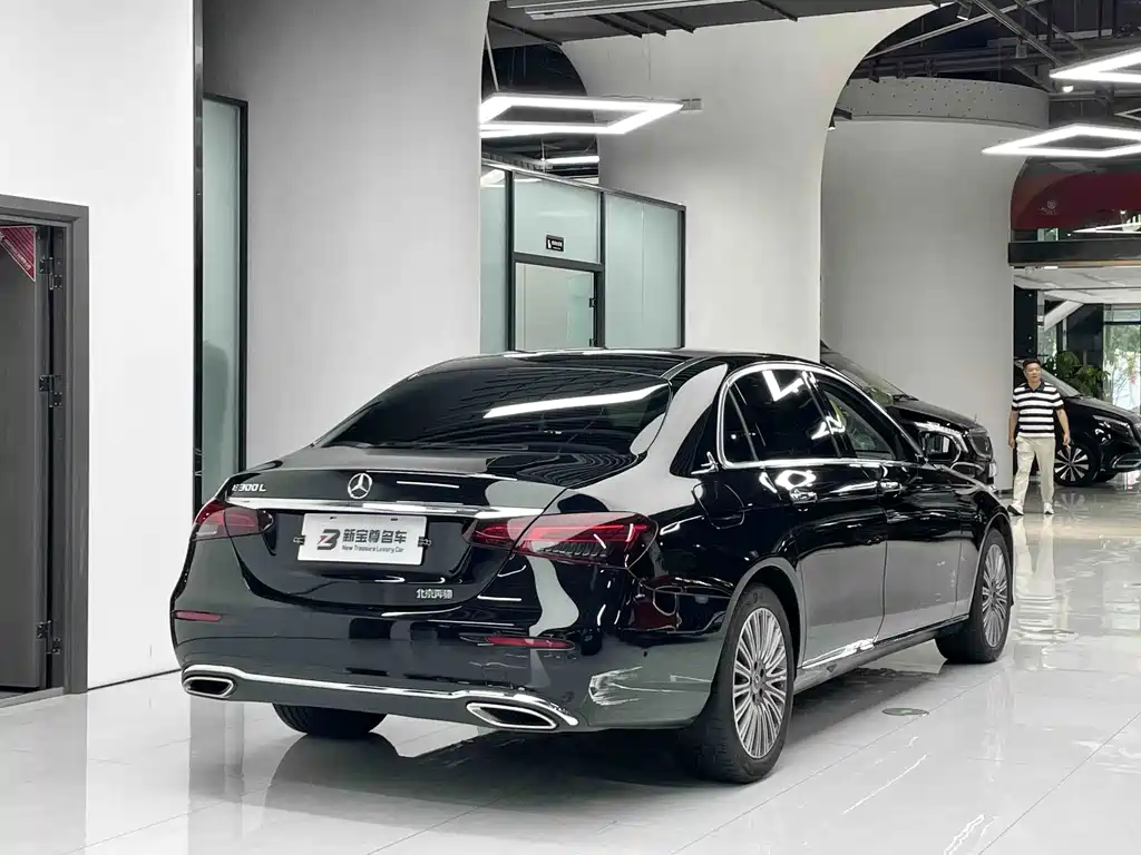 Mercedes-Benz E-Class — фото 13