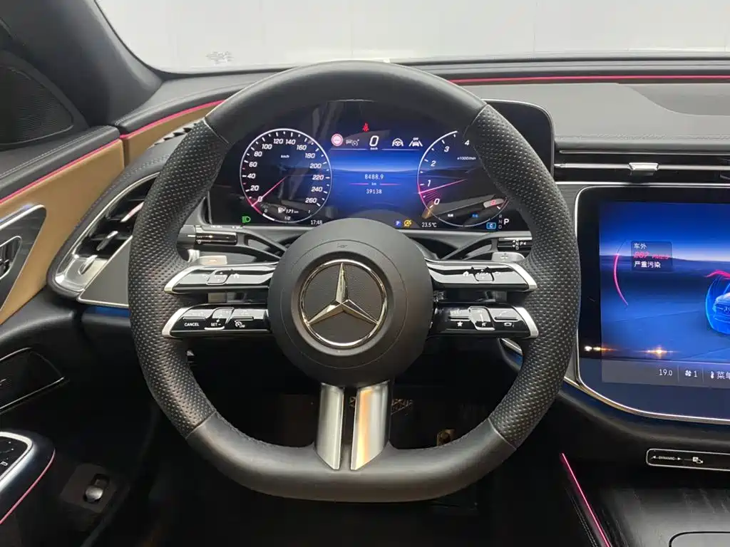 Mercedes-Benz E-Class — фото 14