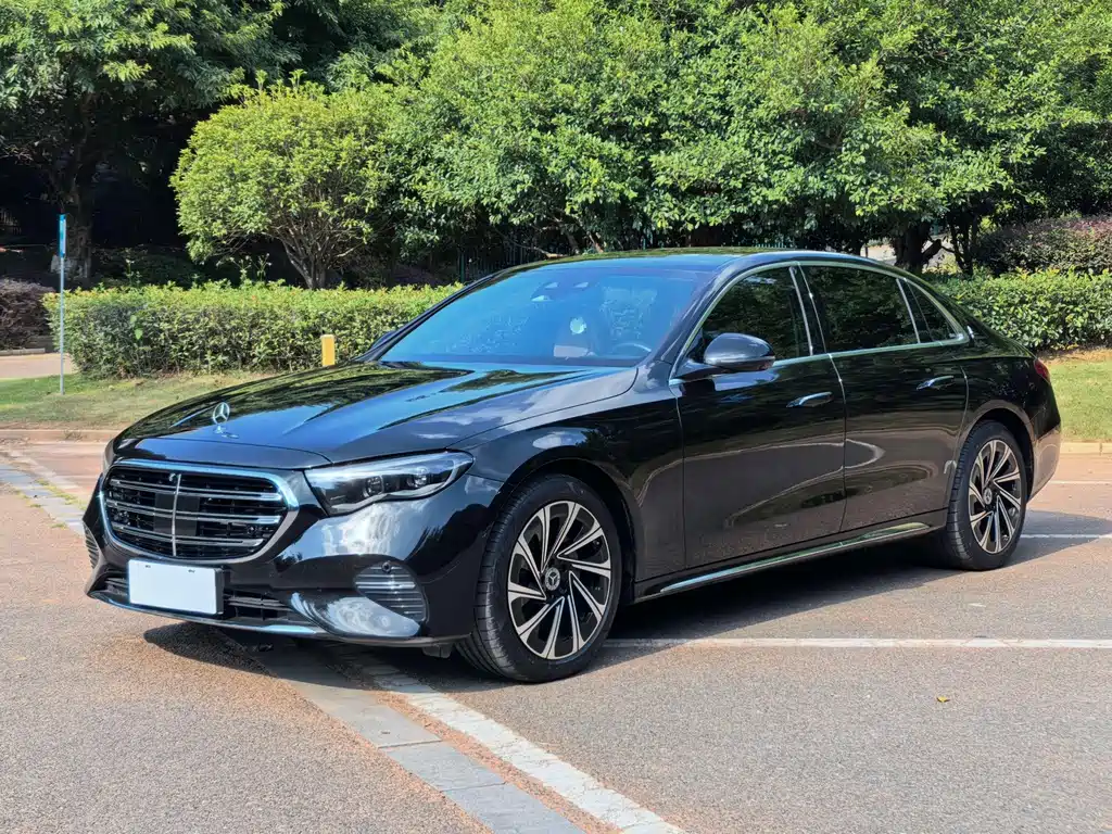 Mercedes-Benz E-Class — фото 3