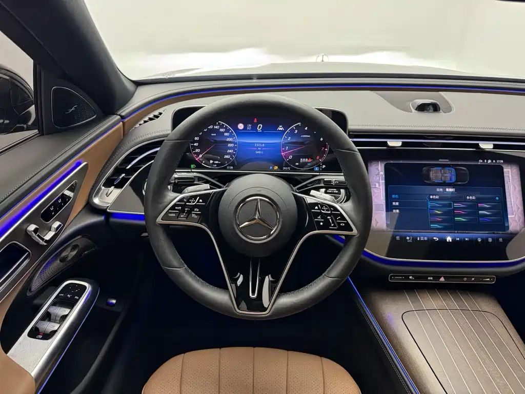 Mercedes-Benz E-Class — фото 15