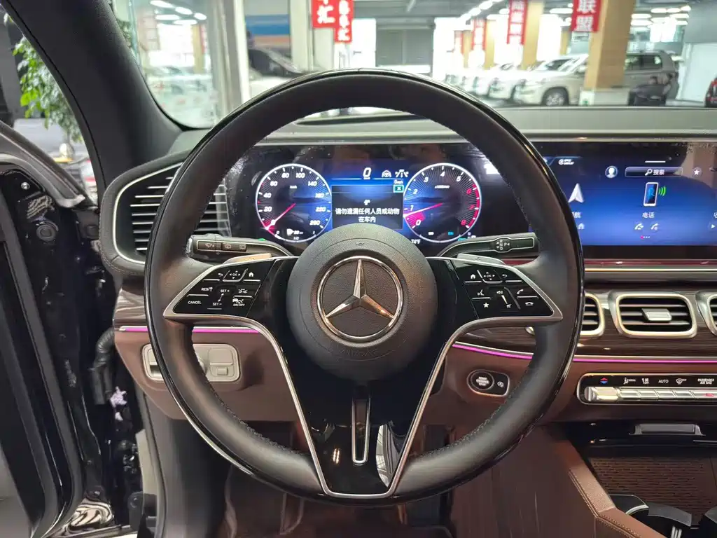 Mercedes-Benz GLS — фото 8