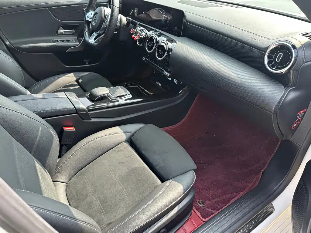 Mercedes-Benz A-Class — фото 11